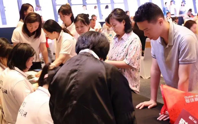江门冠珠瓷砖合作推介会现场